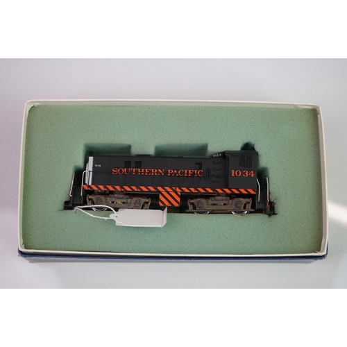 258 - Alco HO gauge 1034 Southern Pacific Switcher brass locomotive by KMT, Japan, painted, boxed