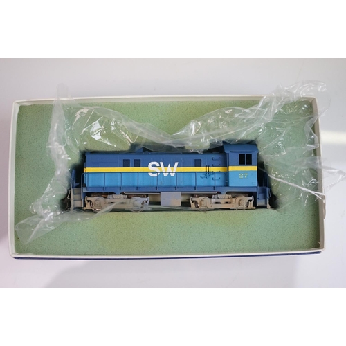 259 - Alco HO gauge SW 27 Switcher brass locomotive by KMT, Japan, painted, boxed