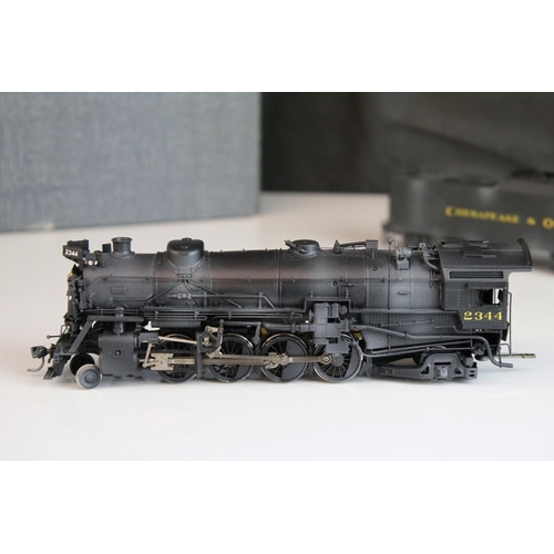 27 - Boxed United Scale Models HO gauge Chesapeake & Ohio 2-8-2 K3a locomotive with tender exclusive for ... 