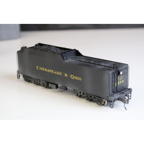 27 - Boxed United Scale Models HO gauge Chesapeake & Ohio 2-8-2 K3a locomotive with tender exclusive for ... 