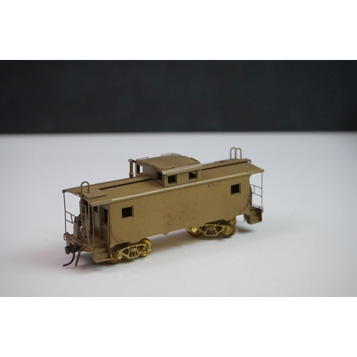 282 - Three boxed HO gauge items of brass rolling stock to include 2 x Custom Brass by NJ (685 Reading Woo... 