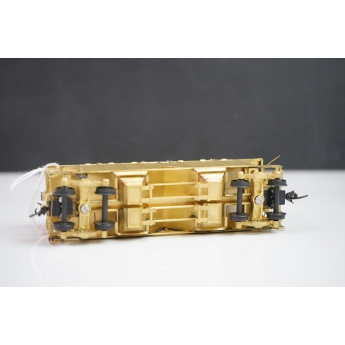 282 - Three boxed HO gauge items of brass rolling stock to include 2 x Custom Brass by NJ (685 Reading Woo... 