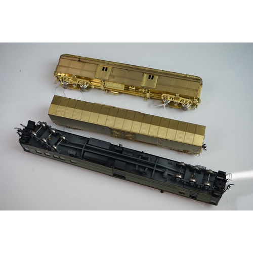 283 - Three boxed HO gauge items of brass rolling stock to include Cascade Models 2521 Northern Pacific RP... 