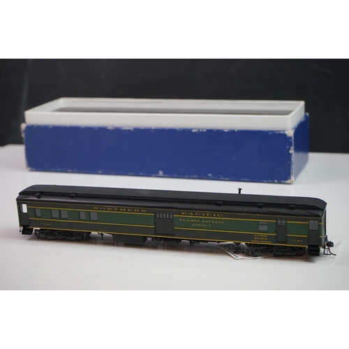 283 - Three boxed HO gauge items of brass rolling stock to include Cascade Models 2521 Northern Pacific RP... 