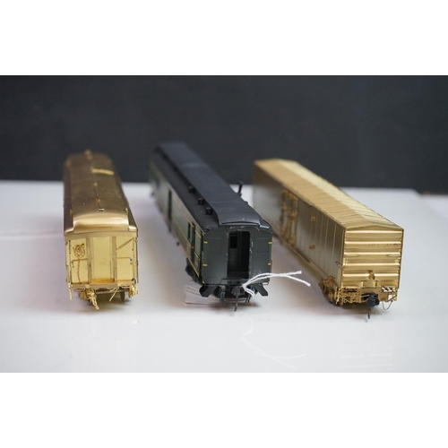 283 - Three boxed HO gauge items of brass rolling stock to include Cascade Models 2521 Northern Pacific RP... 