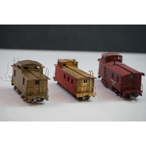 285 - Three boxed HO gauge items of rolling stock to include Trains Inc Santa Fe Side Door Caboose (painte... 