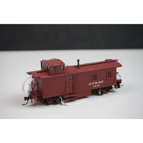 285 - Three boxed HO gauge items of rolling stock to include Trains Inc Santa Fe Side Door Caboose (painte... 