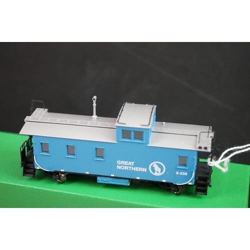 286 - Three items of HO gauge brass rolling stock to include SP&S Wide Vision Cab (painted), Ajin Korea Gr... 