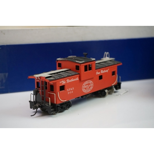 286 - Three items of HO gauge brass rolling stock to include SP&S Wide Vision Cab (painted), Ajin Korea Gr... 