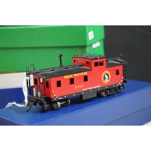 286 - Three items of HO gauge brass rolling stock to include SP&S Wide Vision Cab (painted), Ajin Korea Gr... 