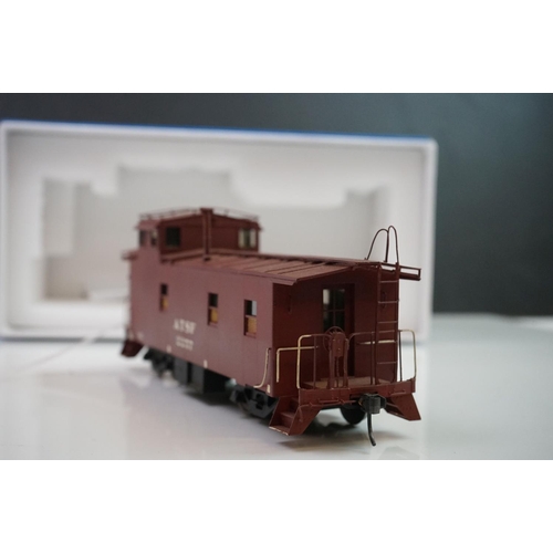 316 - Boxed Pecos Rover Brass O gauge Santa Fe Caboose2257, small accessory part broken off otherwise appe... 