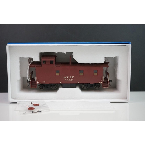 316 - Boxed Pecos Rover Brass O gauge Santa Fe Caboose2257, small accessory part broken off otherwise appe... 