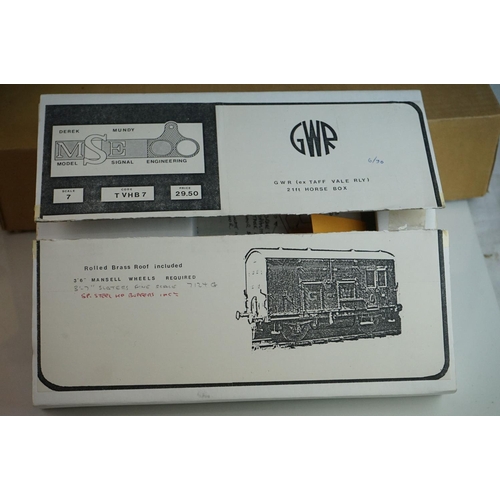 319 - Group of boxed and bagged O gauge metal and plastic kits to include Scorpio Models, PECO, Janick Mod... 