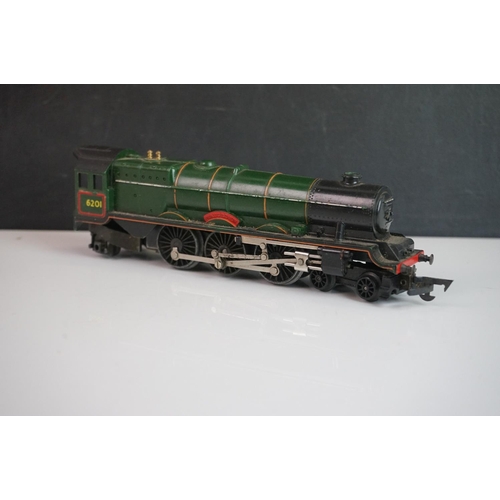 321 - Three OO gauge locomotives to include Mainline Orion, Triang Princess Elizabeth and Hornby Mammoth