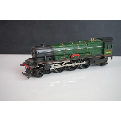 321 - Three OO gauge locomotives to include Mainline Orion, Triang Princess Elizabeth and Hornby Mammoth