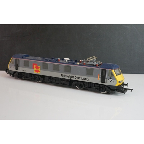 323 - Seven OO gauge locomotives to include 2 x Hornby, 2 x Lima, 2 x Triang and Bachmann