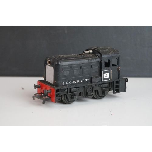 325 - Six Hornby & Triang OO gauge Dock Authority locomotives