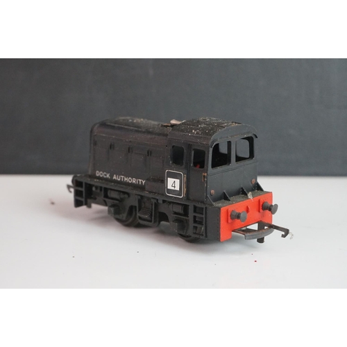 325 - Six Hornby & Triang OO gauge Dock Authority locomotives