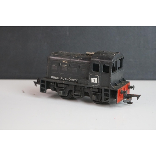 325 - Six Hornby & Triang OO gauge Dock Authority locomotives