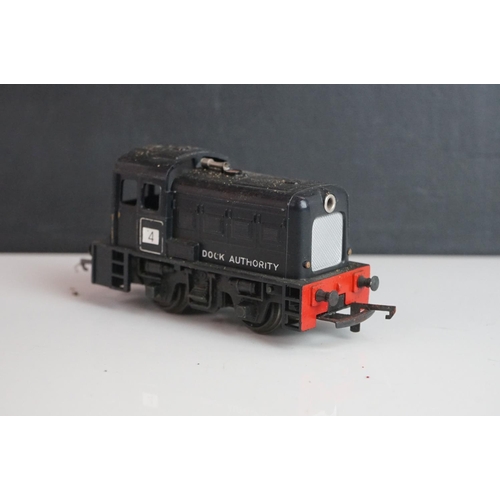 325 - Six Hornby & Triang OO gauge Dock Authority locomotives