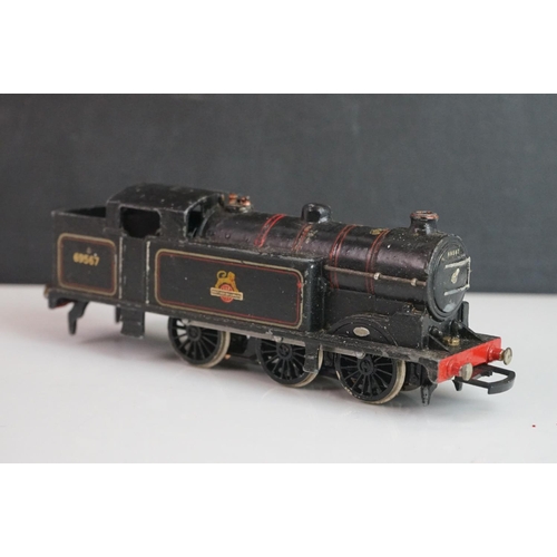 326 - Six Triang & Hornby OO gauge locomotives plus a Hornby Dublo EDL17 missing back bogies