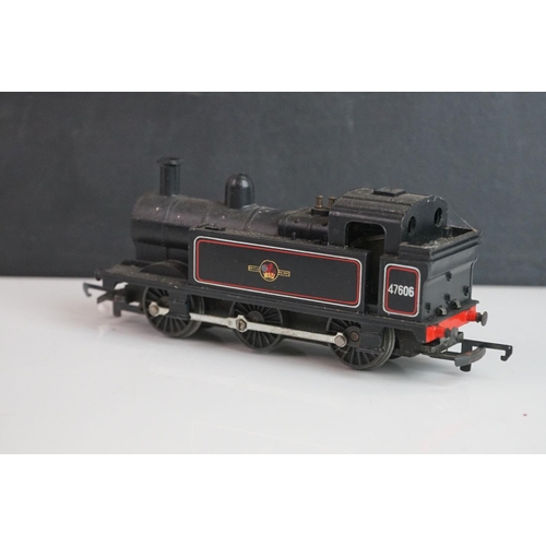 326 - Six Triang & Hornby OO gauge locomotives plus a Hornby Dublo EDL17 missing back bogies