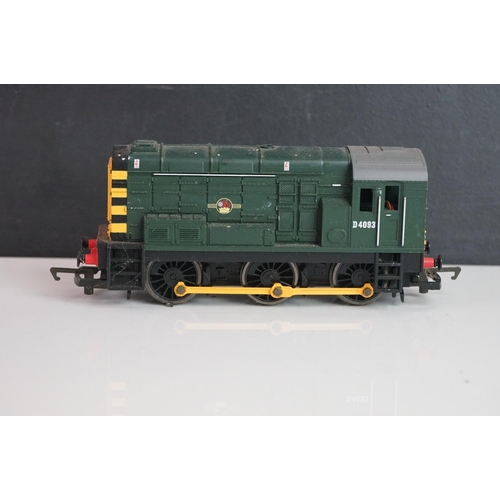 326 - Six Triang & Hornby OO gauge locomotives plus a Hornby Dublo EDL17 missing back bogies