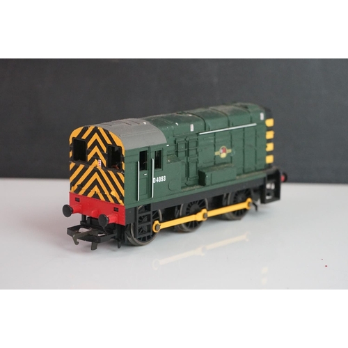 326 - Six Triang & Hornby OO gauge locomotives plus a Hornby Dublo EDL17 missing back bogies