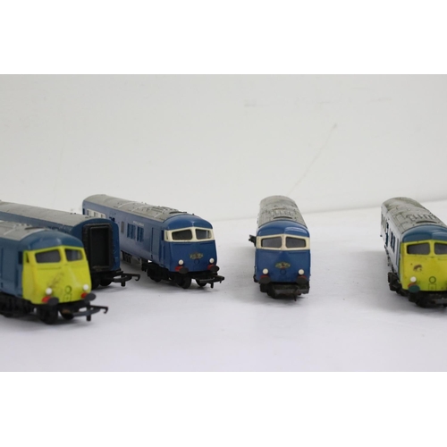 336 - Two Triang OO gauge Pullaman locomotives plus 3 x Pullman dummies/coaches (5)