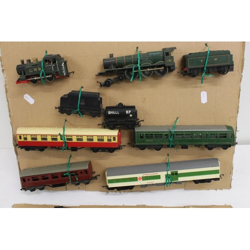 340 - Triang Hornby OO gauge R7594-6-0 locomotive & tender, GWR 0-4-0 loco and 28 x items of Triang rollin... 