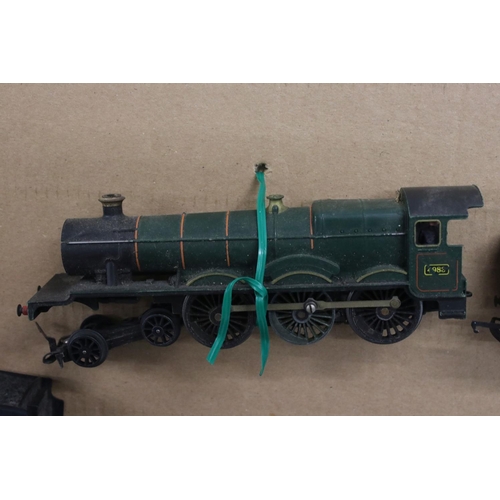 340 - Triang Hornby OO gauge R7594-6-0 locomotive & tender, GWR 0-4-0 loco and 28 x items of Triang rollin... 