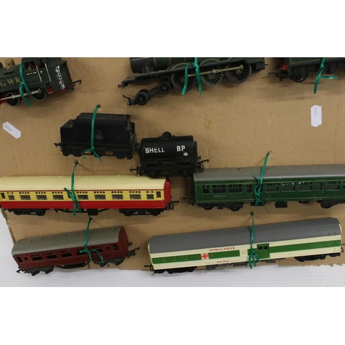 340 - Triang Hornby OO gauge R7594-6-0 locomotive & tender, GWR 0-4-0 loco and 28 x items of Triang rollin... 