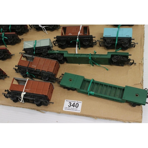 340 - Triang Hornby OO gauge R7594-6-0 locomotive & tender, GWR 0-4-0 loco and 28 x items of Triang rollin... 