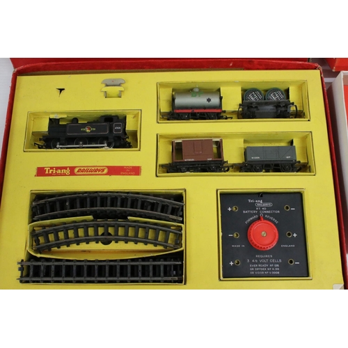 341 - Boxed Triang OO gauge R3E train set appearing complete with locomotive, rolling stock, track and con... 