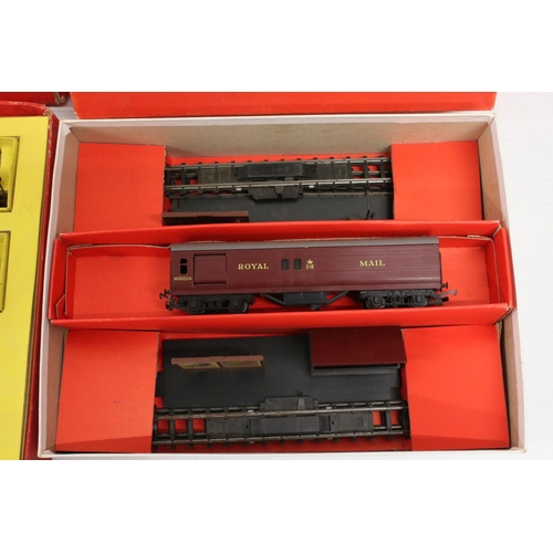 341 - Boxed Triang OO gauge R3E train set appearing complete with locomotive, rolling stock, track and con... 