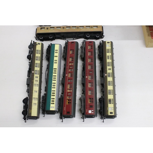 342a - Seven OO gauge items of rolling stock, all coaches, to include 5 x Hornby & 2 x Lima