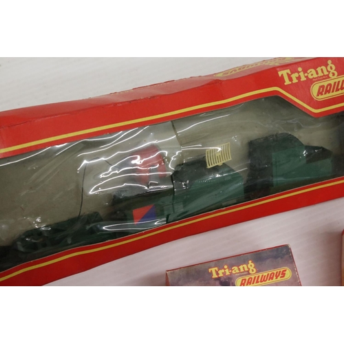 344 - Two Triang OO gauge locomotives to include R53 4-6-2 Princess Loco in green livery (shell loose) and... 