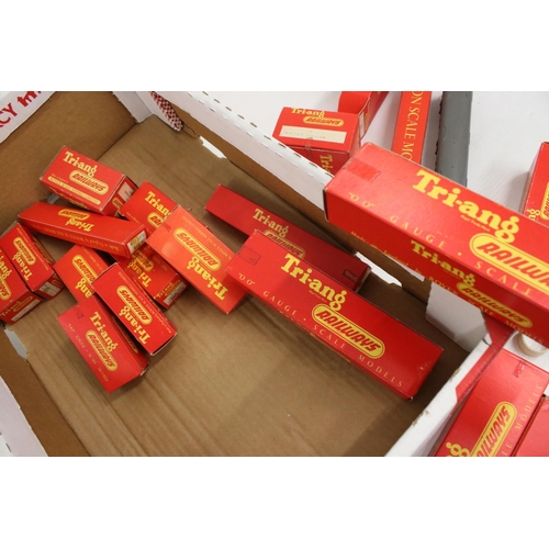 347 - 19 Boxed Triang OO gauge accessories to include 2 x R22 Coach, R21 Coach, R75 Water Tower, R210 Shel... 