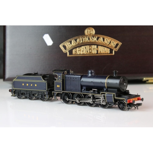 351 - Bachmann OO gauge SDJR 88 2-8-0 locomotive & tender contained within wooden Bachmann case