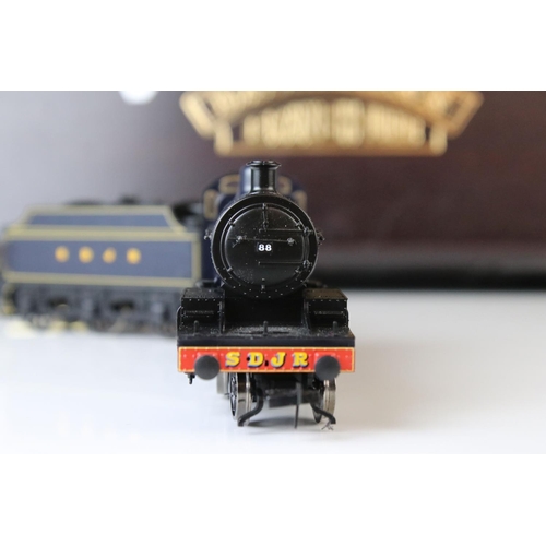 351 - Bachmann OO gauge SDJR 88 2-8-0 locomotive & tender contained within wooden Bachmann case