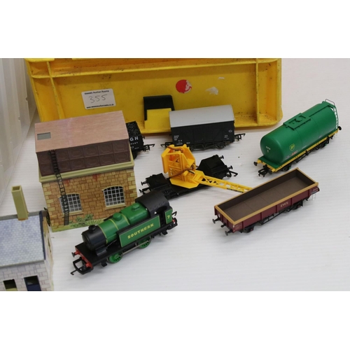 355 - Quantity of OO gauge model railway to include Hornby Southern 7 0-4-0 locomotive, 12 x items of roll... 