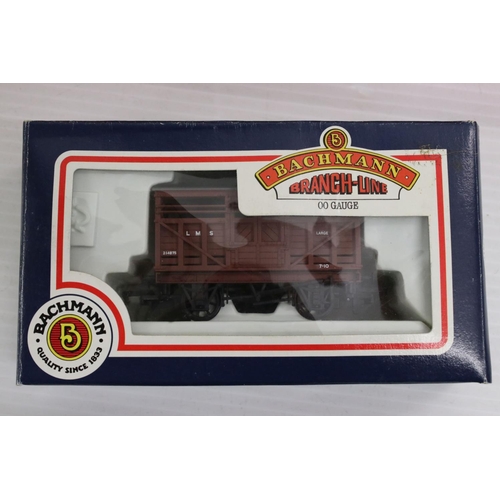 357a - 11 Boxed OO gauge items of rolling stock to include 3 x Hornby (featuring R416 Royal Mail Coach), 5 ... 