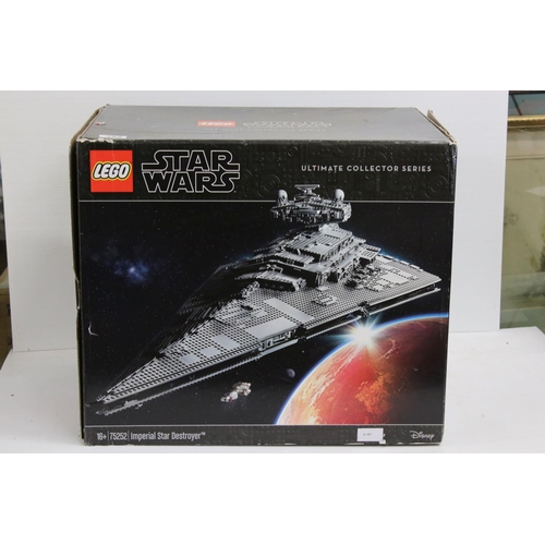 385 - Star Wars Lego - Boxed 75252 Ultimate Collectors Series Imperial Destroyer set, complete, previously... 