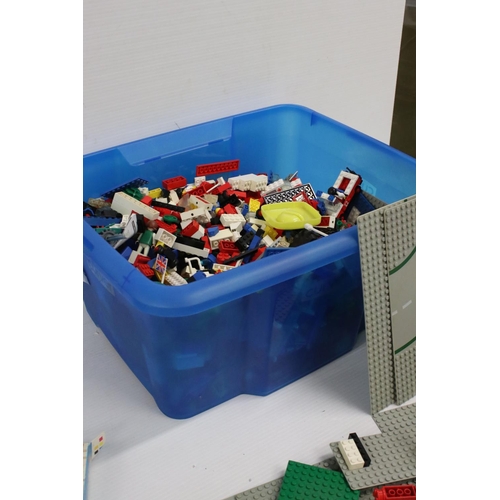 386 - Lego - Collection of various circa 1980s Lego bricks and accessories to include road base plates, mi... 