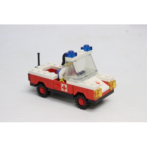 386 - Lego - Collection of various circa 1980s Lego bricks and accessories to include road base plates, mi... 