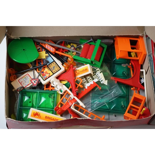 481 - Two boxed Majorette Majokit plastic building sets featuring 734 and 7404 (tatty boxes), plus 2 x box... 