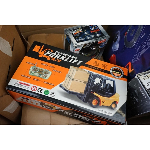 483 - Quantity of toys to include MB Robotix R1000 Basic Set, Zing Air Hunterz Z-Curve Bow, Super Soccer e... 