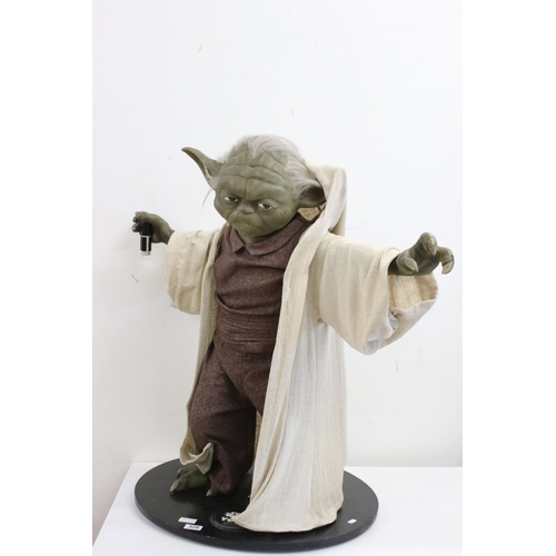 526 - Star Wars - Gentle Giants lifesize Yoda limited edition statue, missing lightsabre but otherwise in ... 