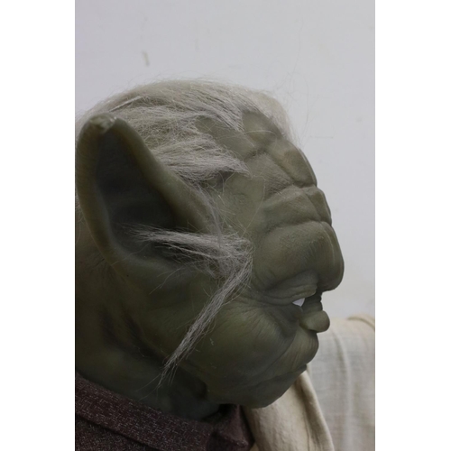 526 - Star Wars - Gentle Giants lifesize Yoda limited edition statue, missing lightsabre but otherwise in ... 