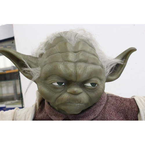 526 - Star Wars - Gentle Giants lifesize Yoda limited edition statue, missing lightsabre but otherwise in ... 